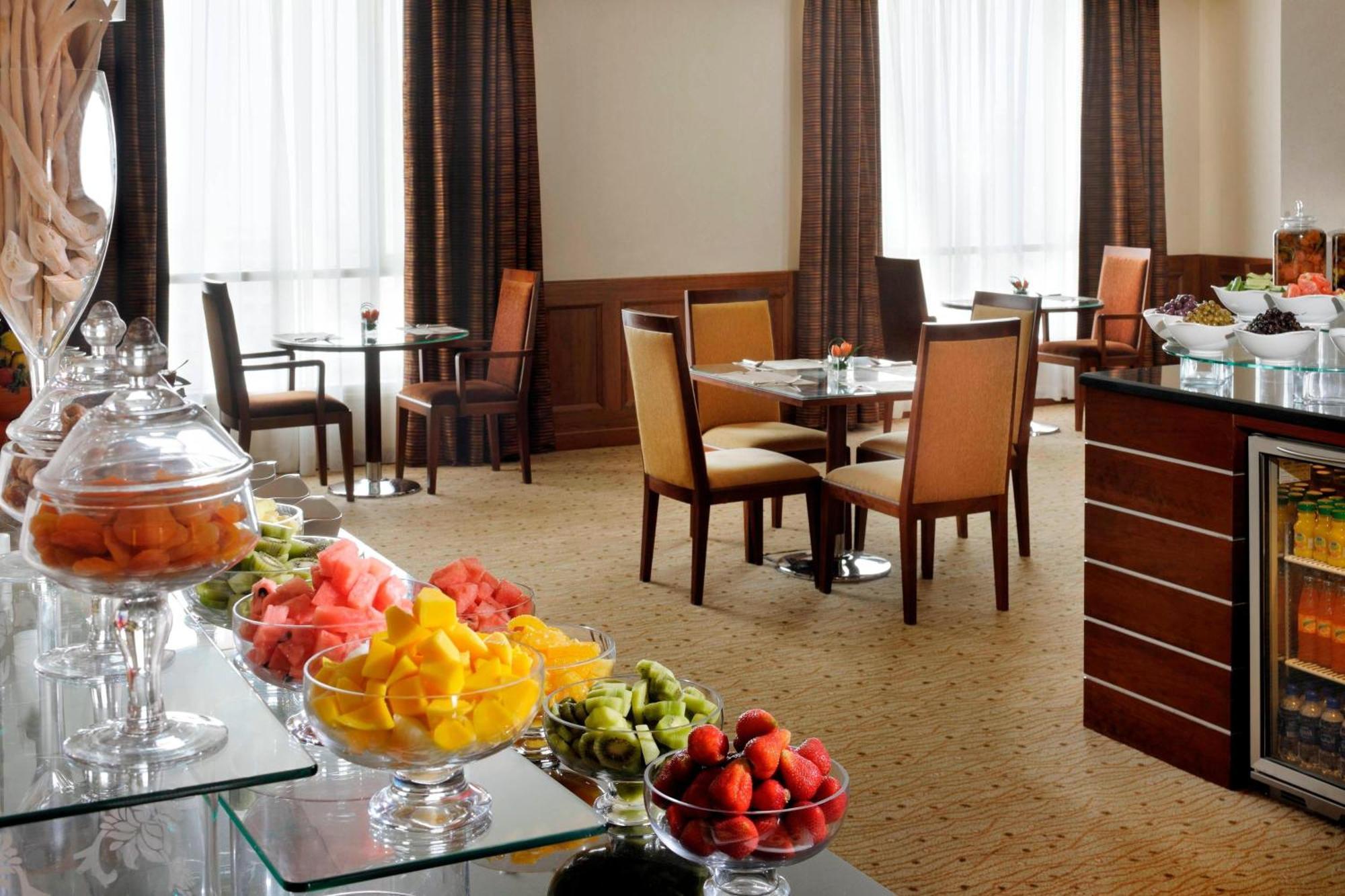 Courtyard By Marriott Kuwait City Екстер'єр фото