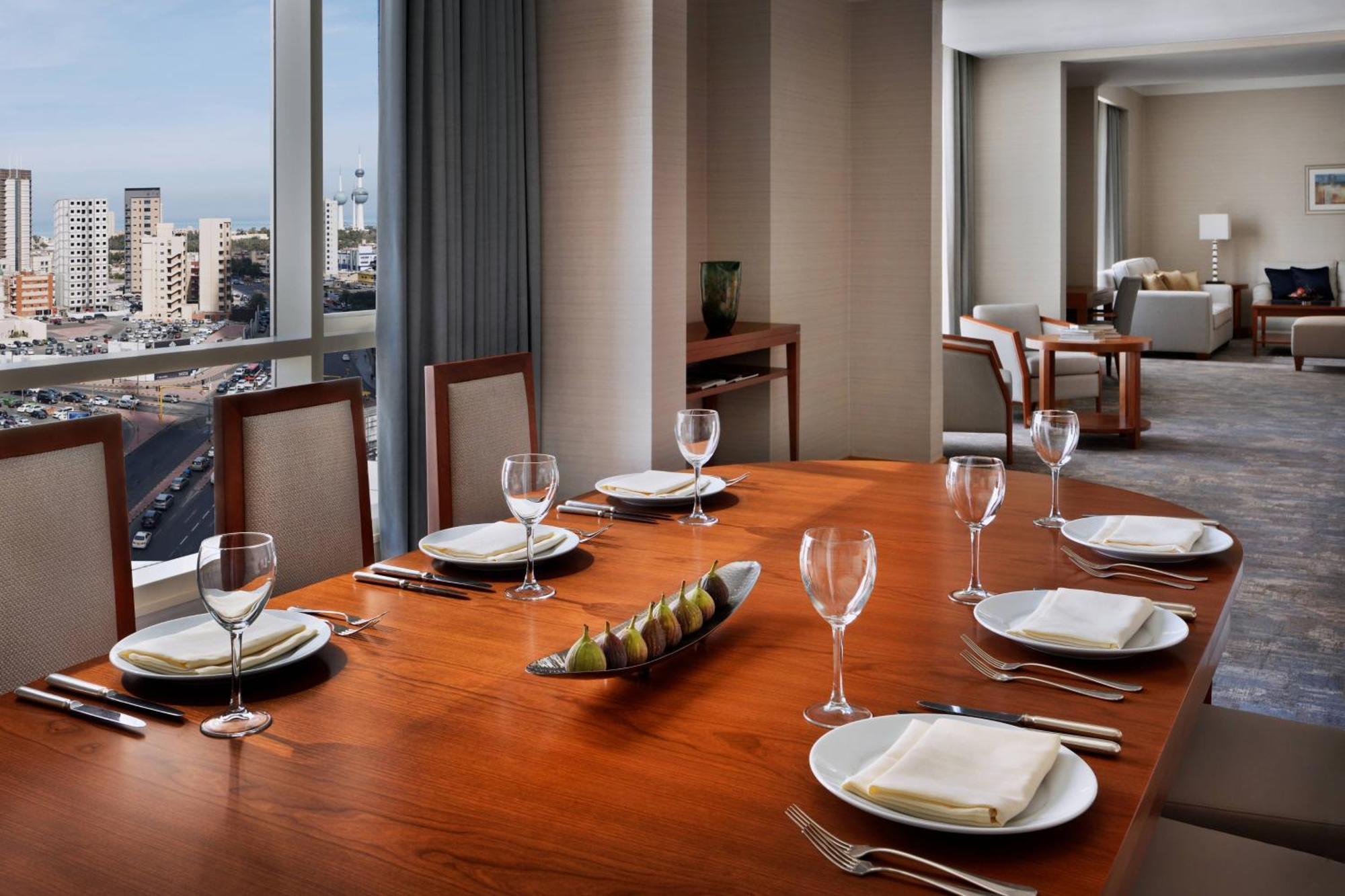 Courtyard By Marriott Kuwait City Екстер'єр фото