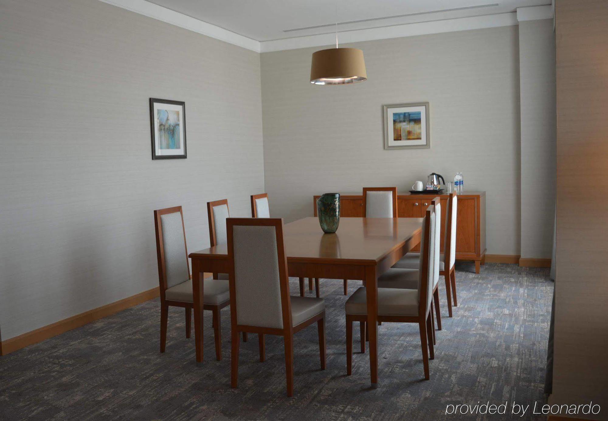 Courtyard By Marriott Kuwait City Екстер'єр фото