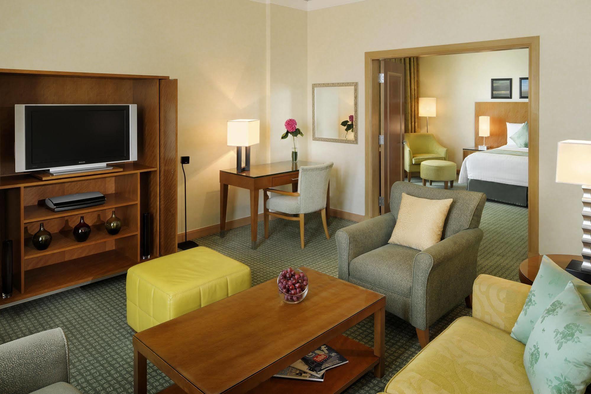 Courtyard By Marriott Kuwait City Екстер'єр фото
