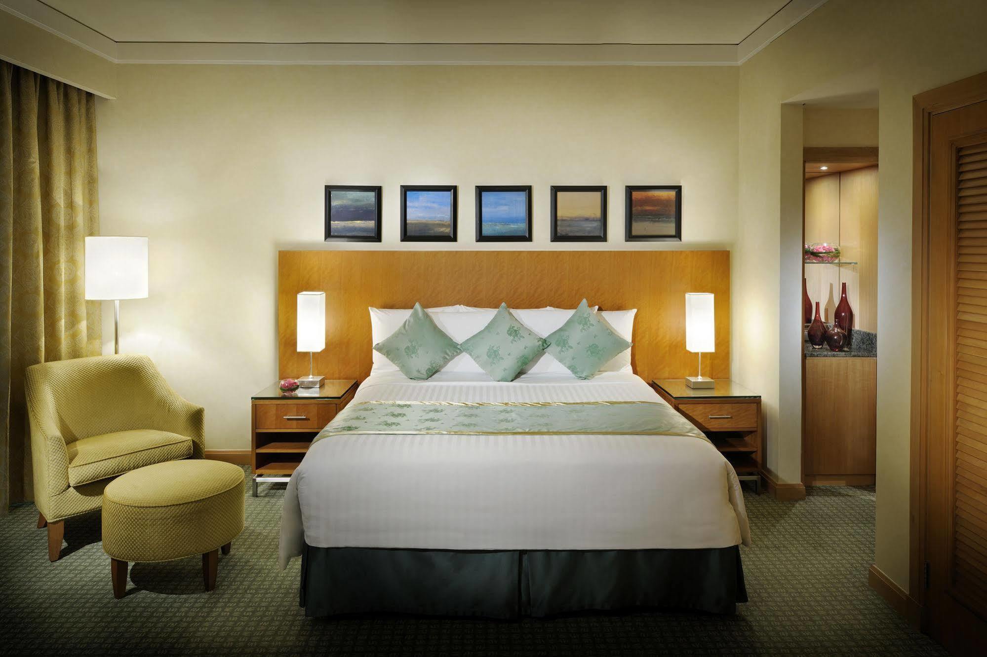 Courtyard By Marriott Kuwait City Екстер'єр фото